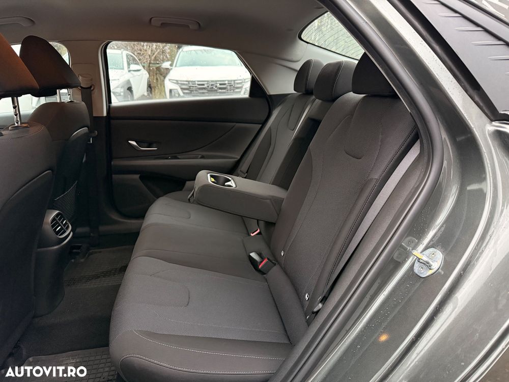 Hyundai Elantra 1.6 l 123 CP 6MT Highway - 18