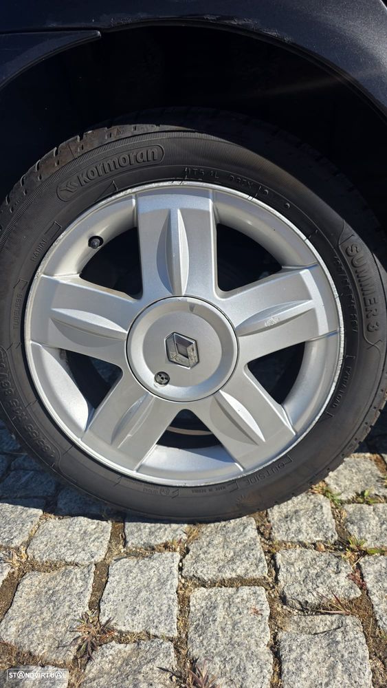 Renault Clio 1.2 16V SE Extreme - 12