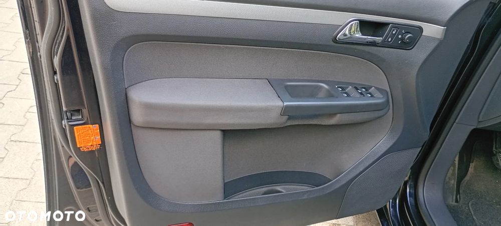 Volkswagen Touran 1.9 TDI Conceptline - 28