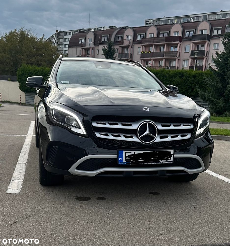 Mercedes-Benz GLA 200 - 1