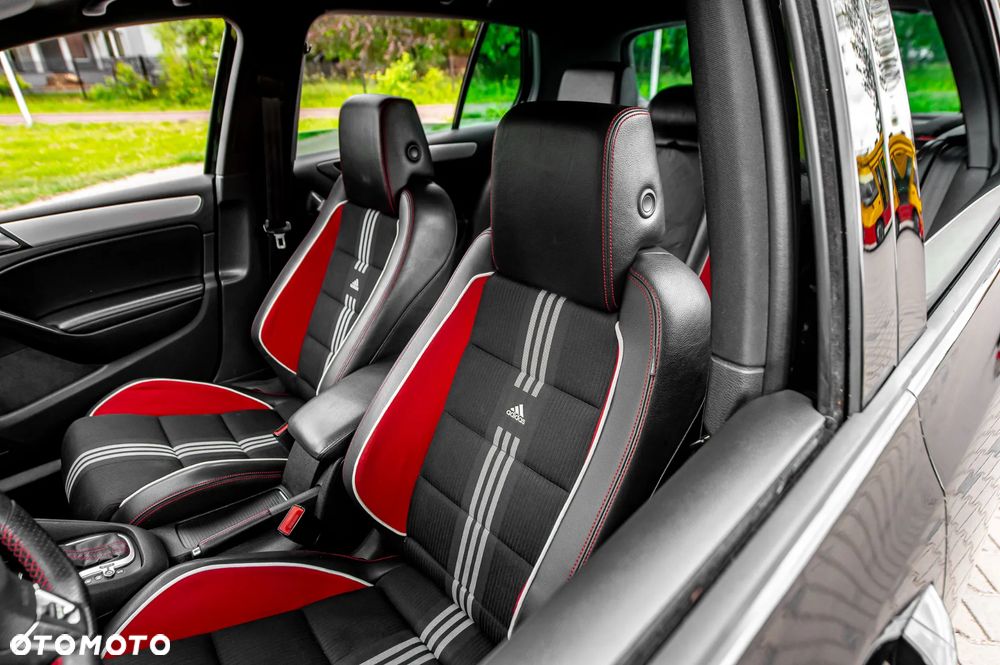 Volkswagen Golf 2.0 GTI DSG adidas - 20