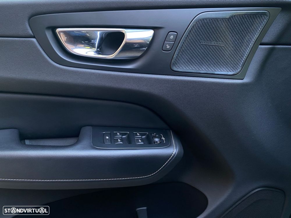 Volvo XC 60 2.0 D4 R-Design AWD Geartronic - 17