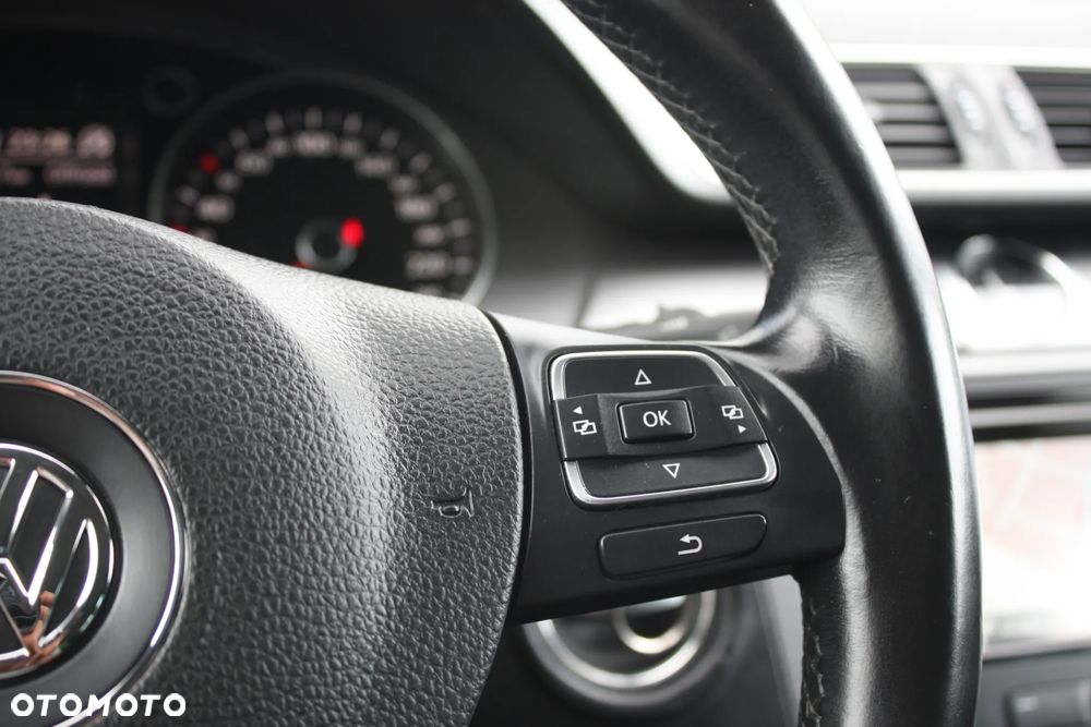 Volkswagen Passat Variant 2.0 Blue TDI SCR Comfortline - 25