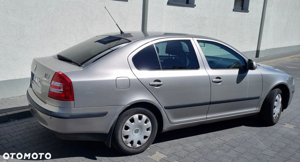 Skoda Octavia 1.6 FSI Ambiente - 4