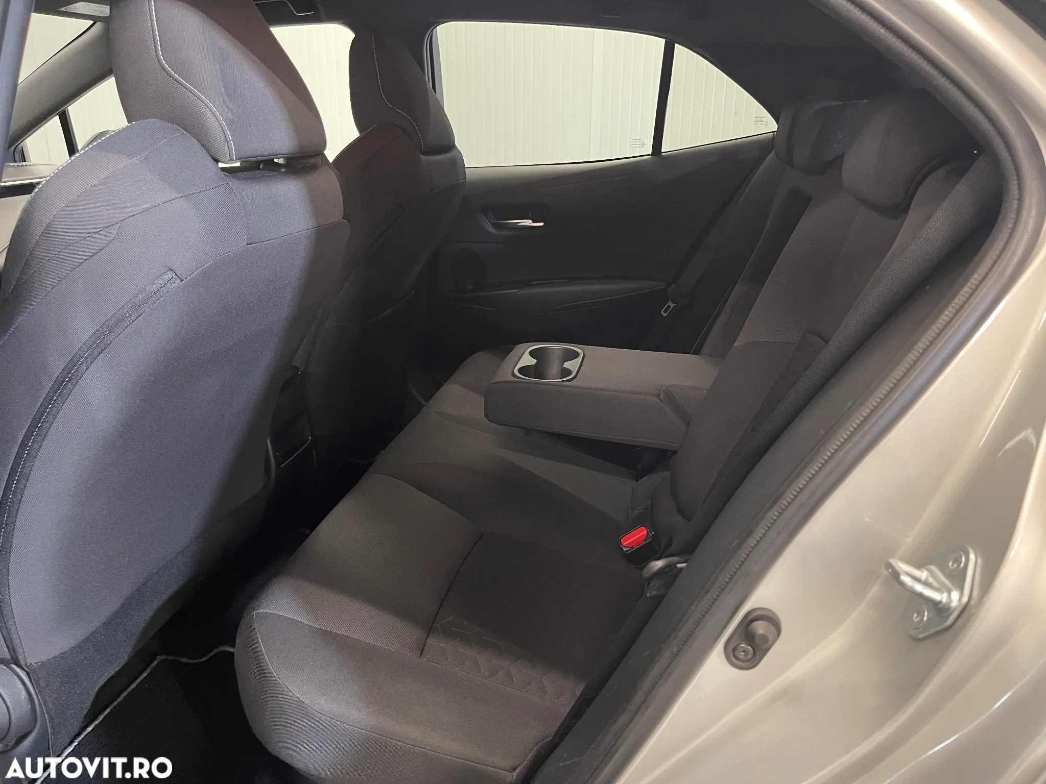 Toyota Corolla 2.0 Hybrid Business Edition - 11