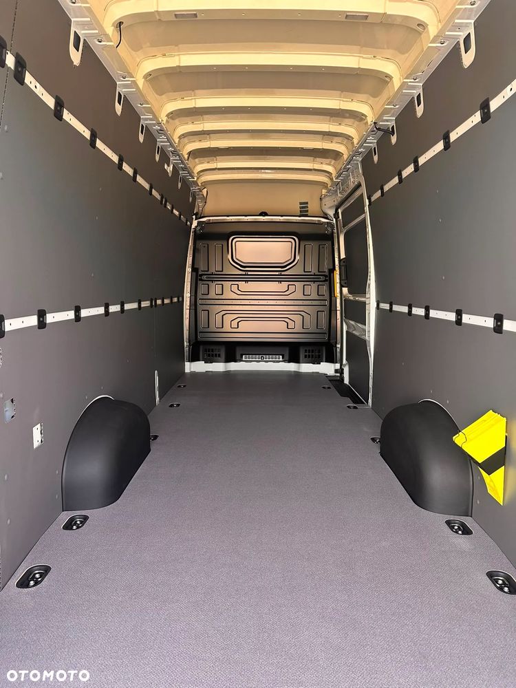 Volkswagen Crafter - 11