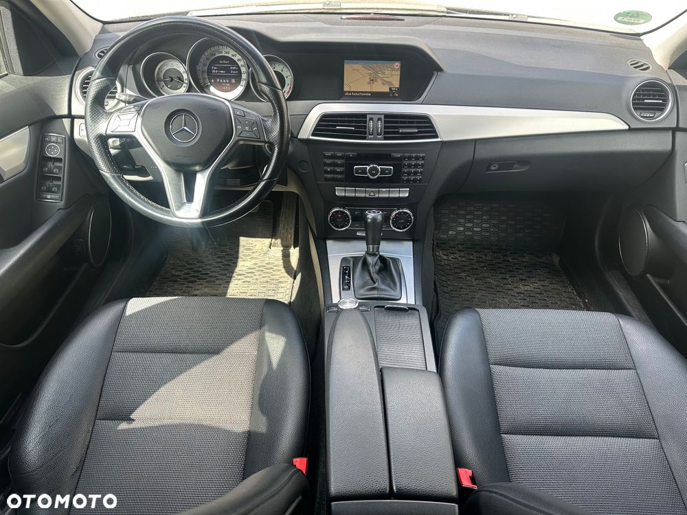 Mercedes-Benz Klasa C 180 CGI Automatik BlueEFFICIENCY Avantgarde - 28