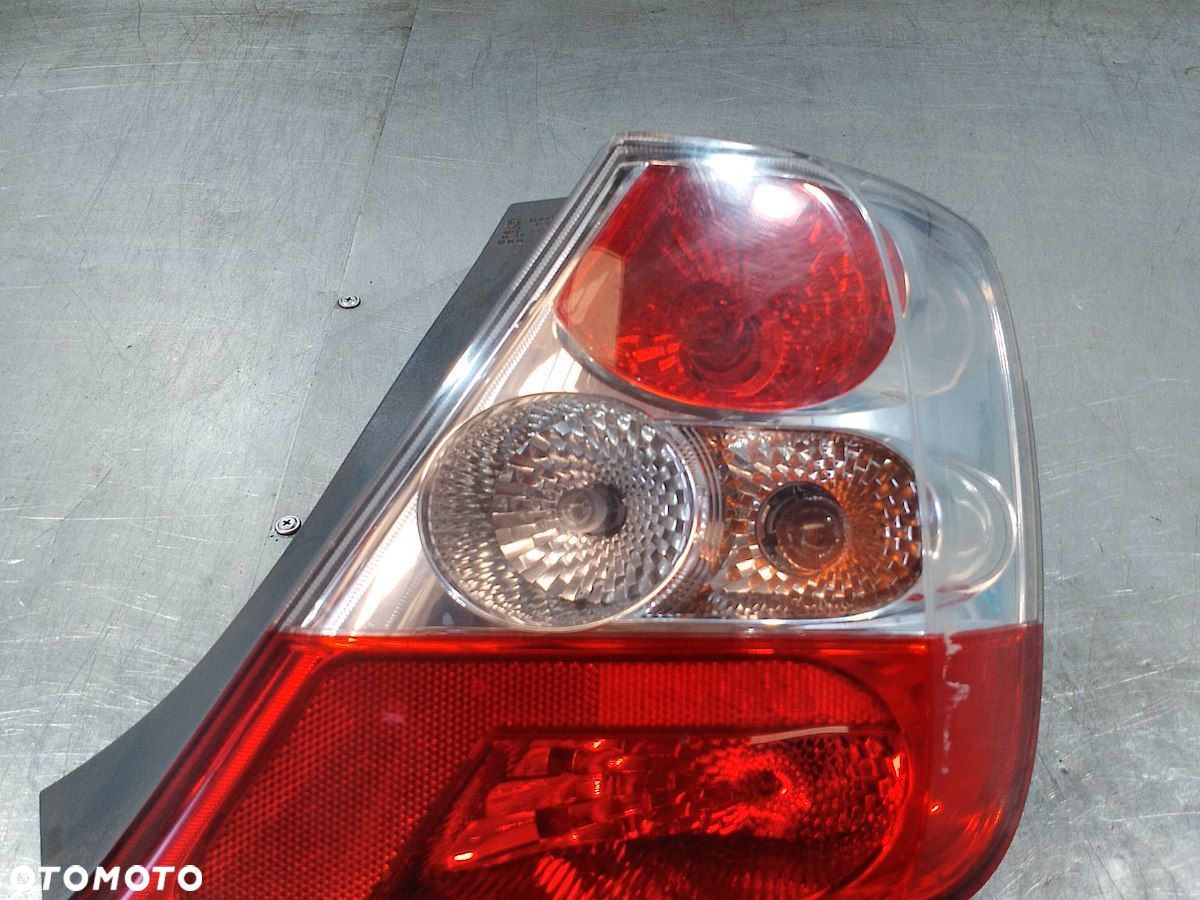 LAMPA TYLNA PRAWA HONDA CIVIC VII HATCHBACK - 1