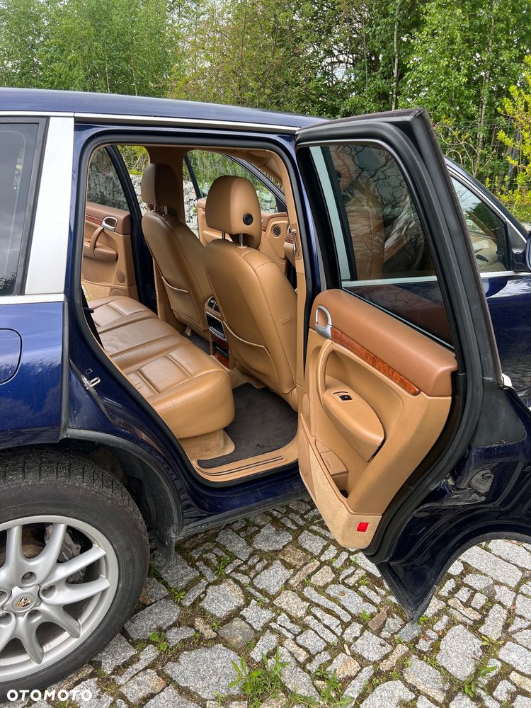 Porsche Cayenne - 4
