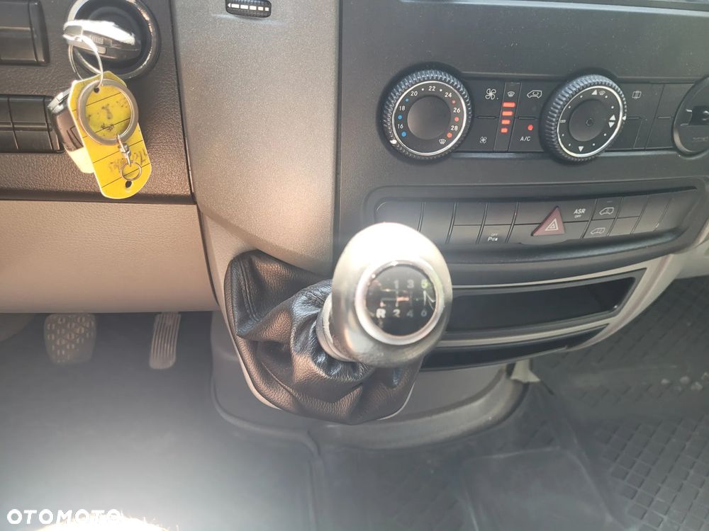 Mercedes-Benz Sprinter - 30