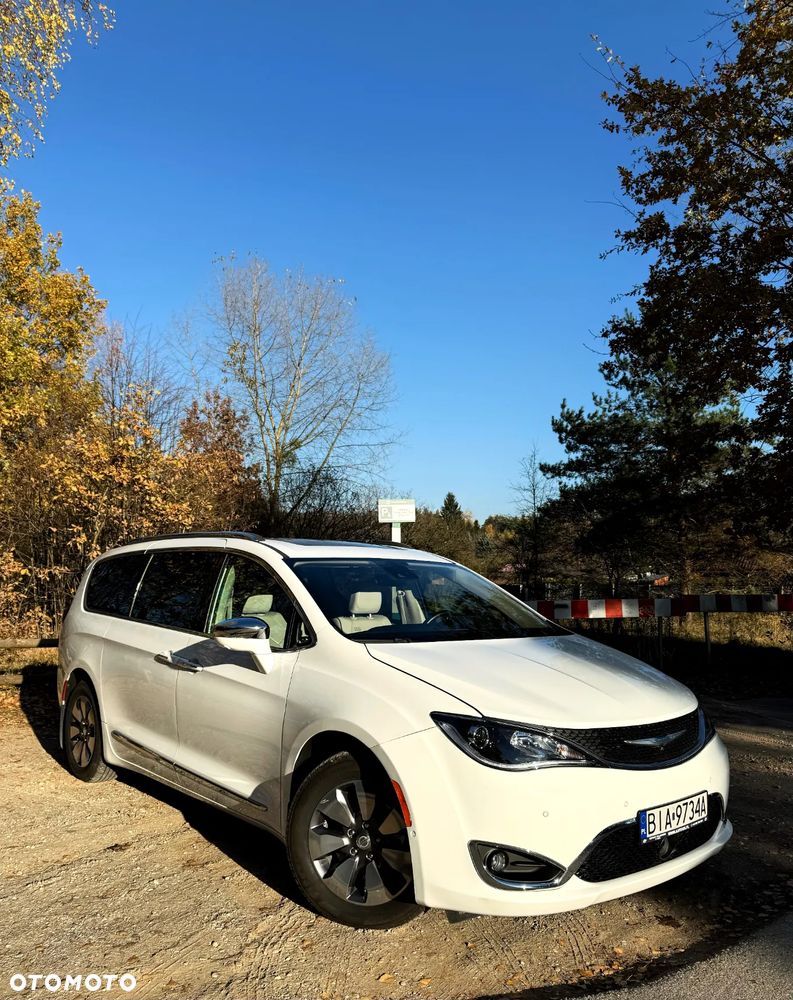 Chrysler Pacifica - 12