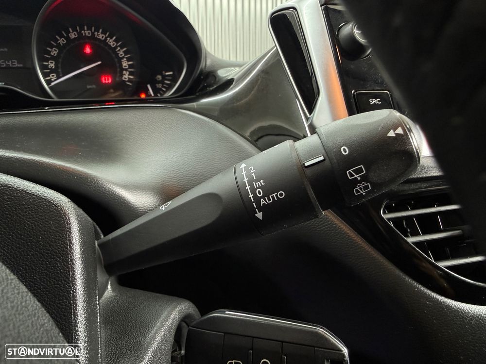 Peugeot 208 1.5 BlueHDi Signature - 24