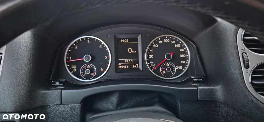 Volkswagen Tiguan 2.0 TDI DPF BlueMotion Technology Exclusive - 24