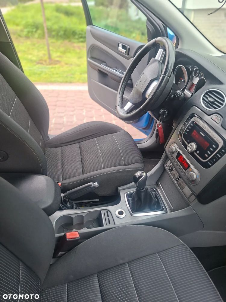 Ford Focus 2.0 16V Trend - 12