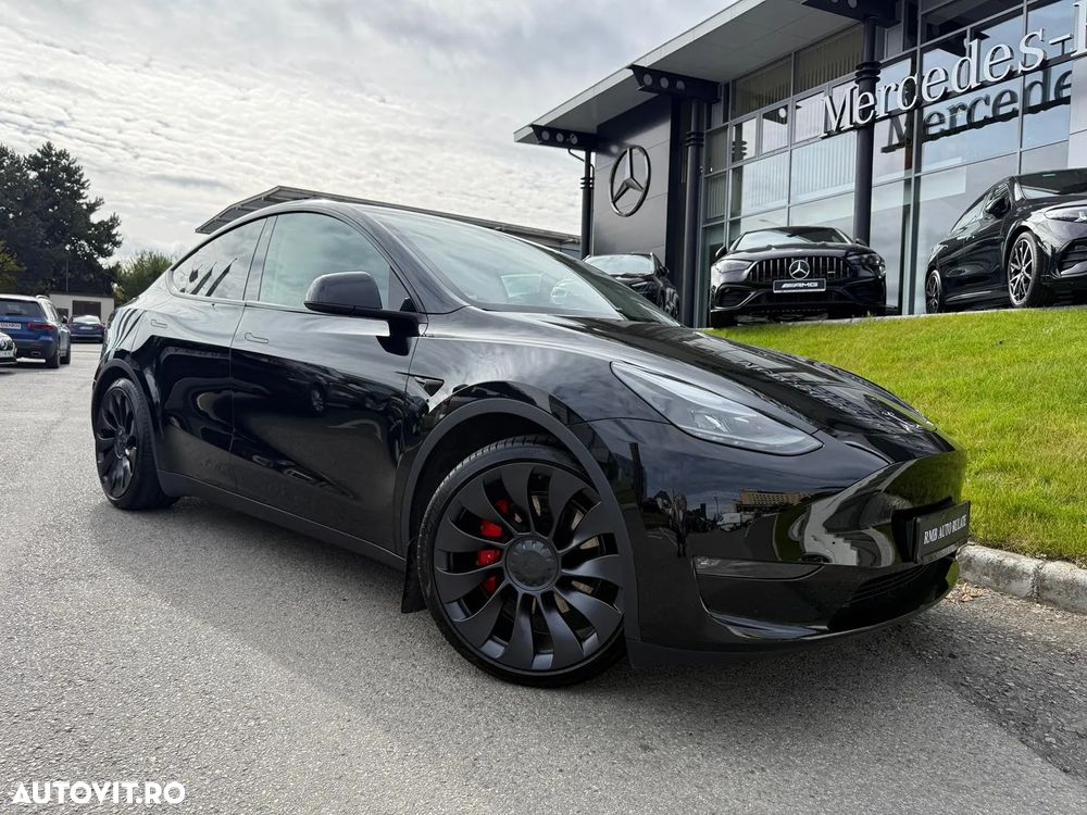 Tesla Model Y - 3
