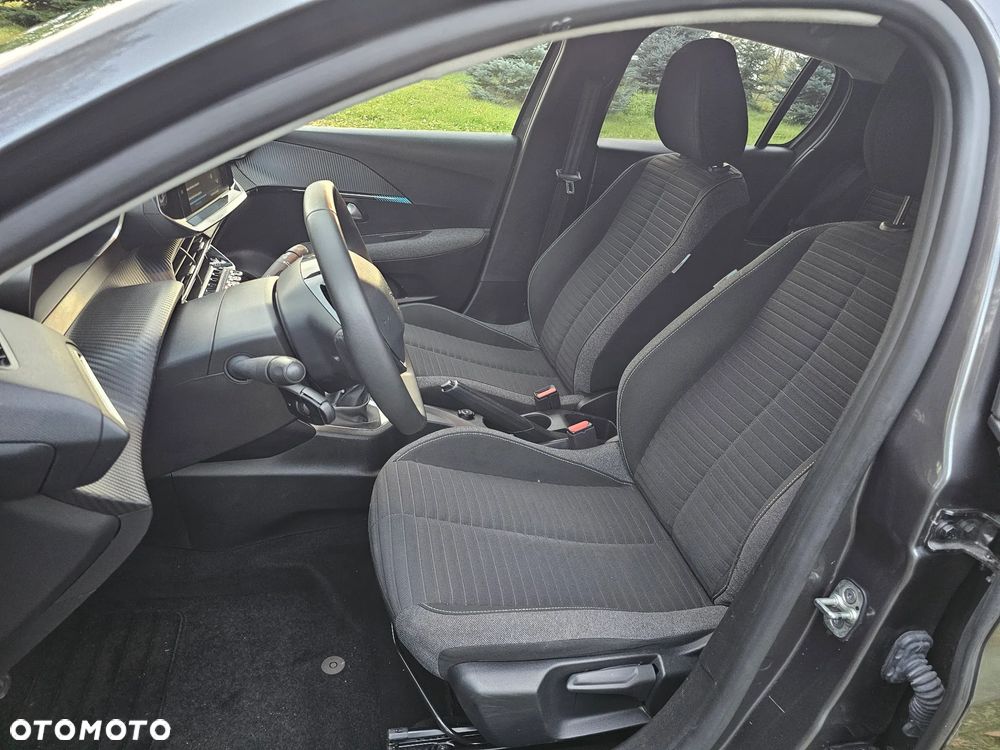 Peugeot 208 - 13