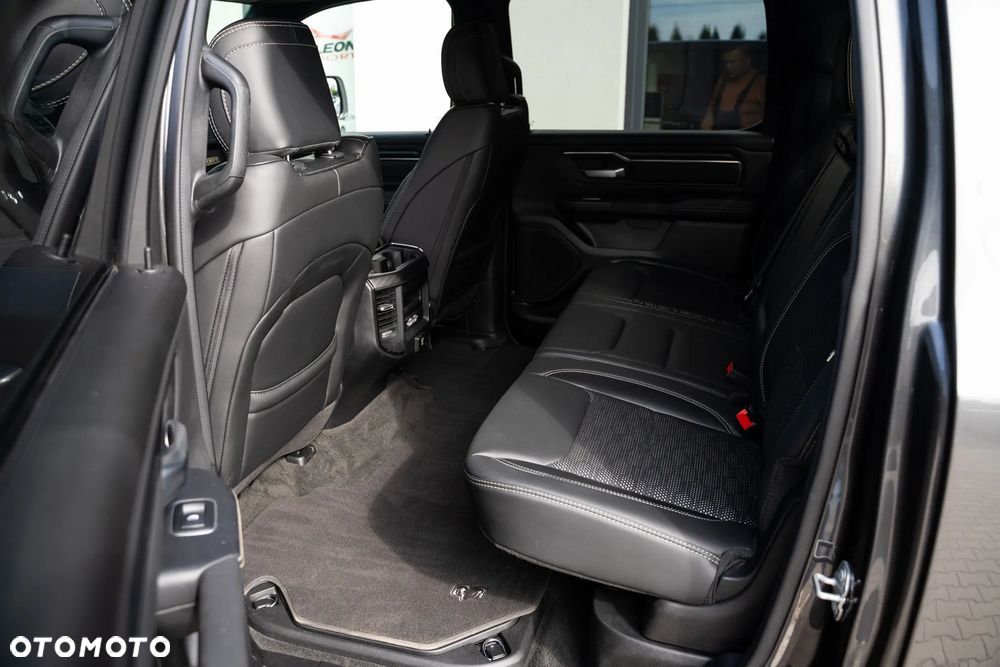 RAM 1500 Crew Cab Sport - 25