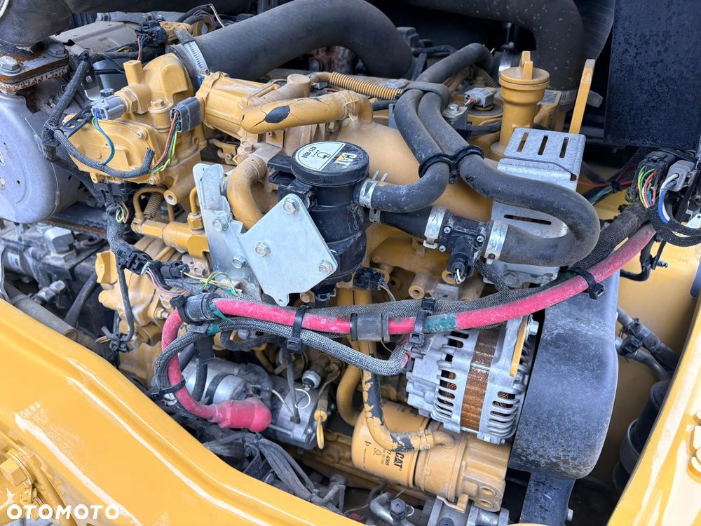 Caterpillar 908M - 17