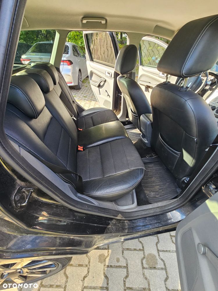 Ford Focus 1.6 Ghia - 11