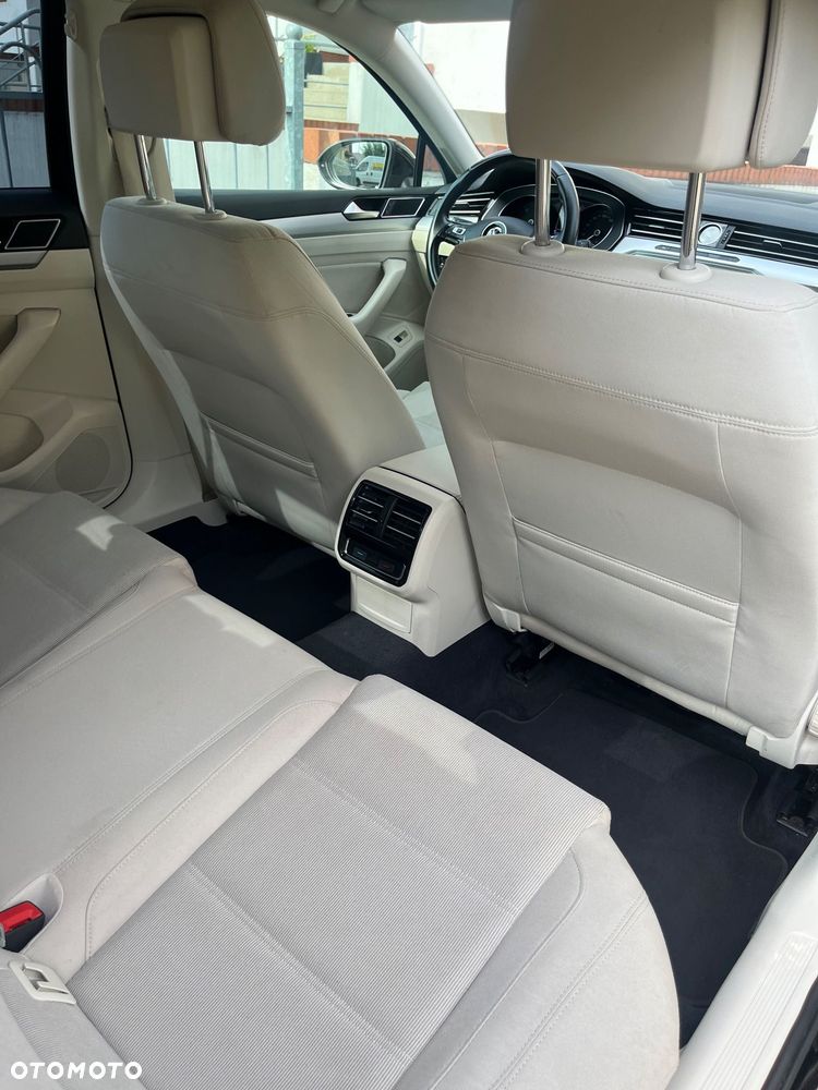 Volkswagen Passat 1.6 TDI SCR DSG - 7