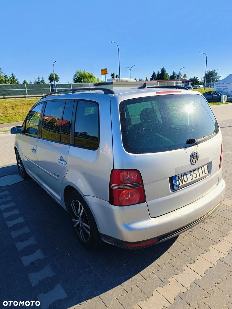 Volkswagen Touran 1.9 TDI Highline - 8