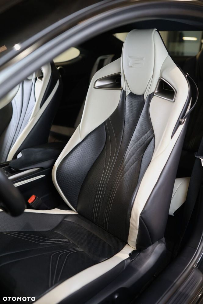 Lexus RC F Carbon - 8