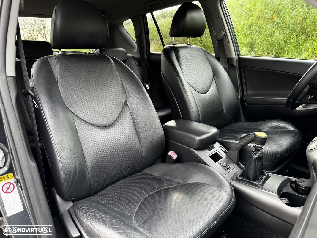 Toyota RAV4 2.2 D-4D X RF - 29