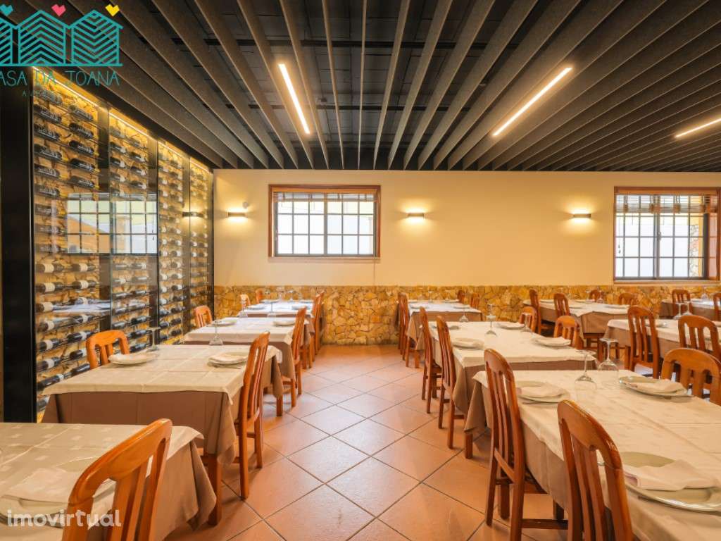 Edificio com restaurante e anexos em Albergaria - Grande imagem: 3/35