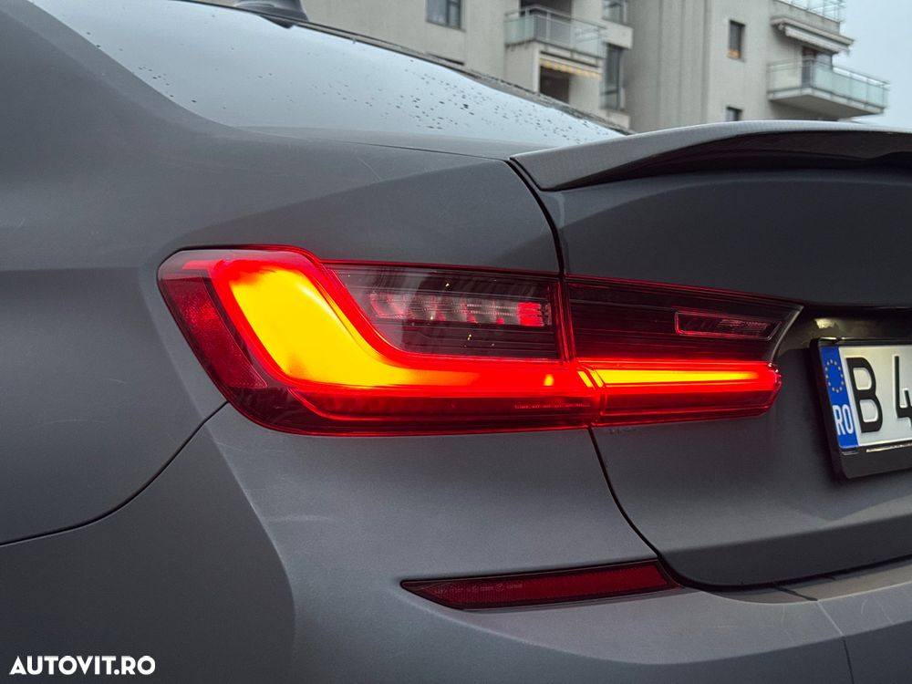 BMW Seria 3 330i AT - 34