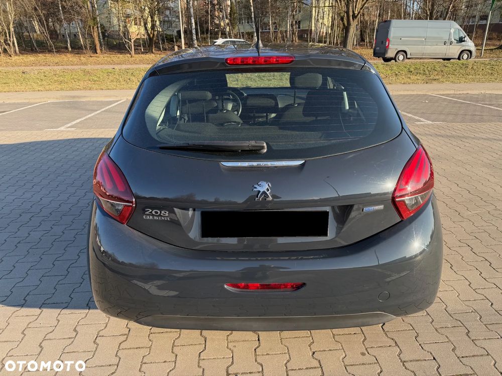 Peugeot 208 - 8