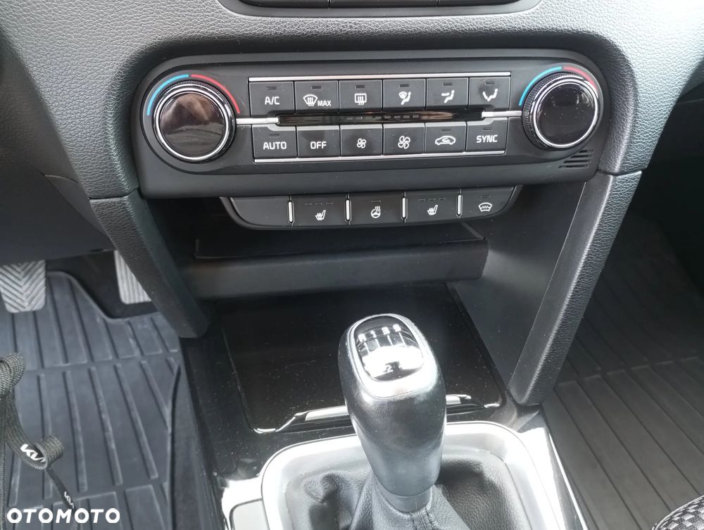 Kia Ceed 1.5 T-GDI L Business Line - 14