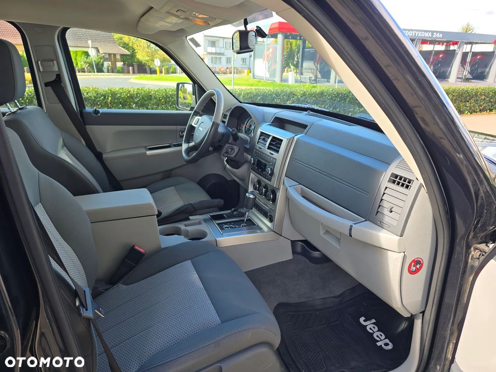 Jeep Cherokee - 10