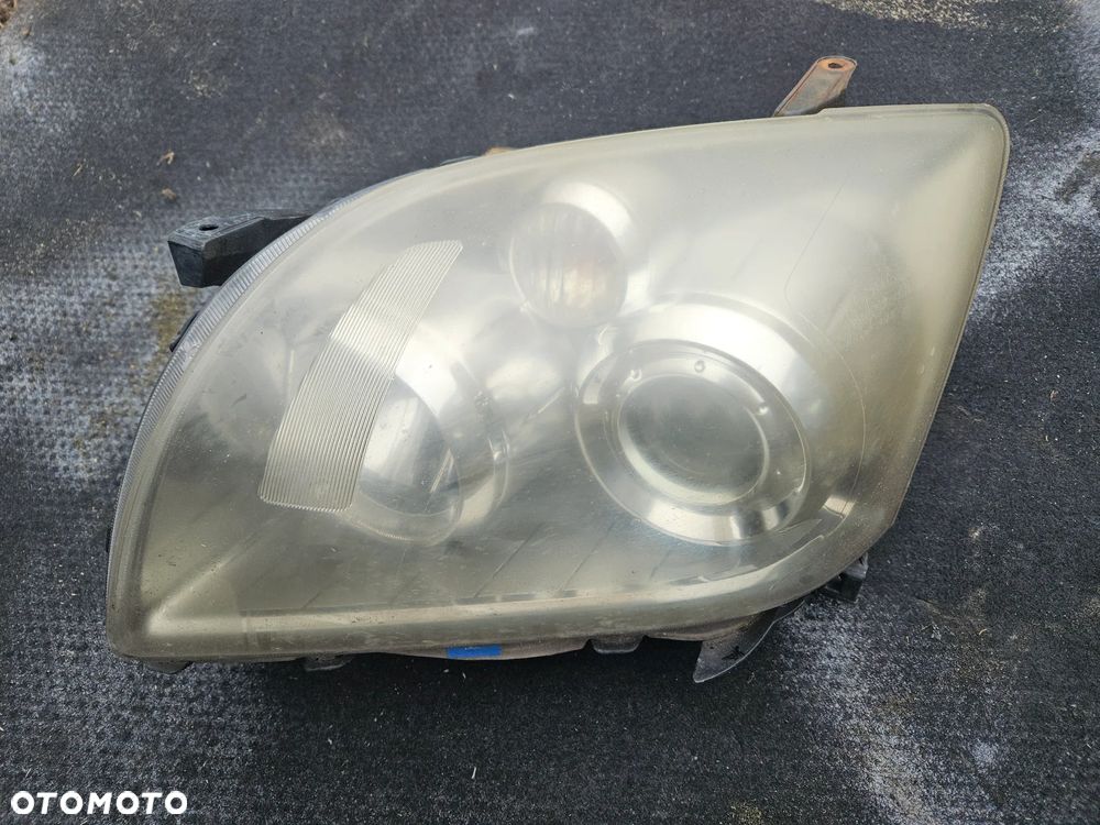 Lampa lewa przednia Toyota Avensis T25 Lift 2008r Europa - 1