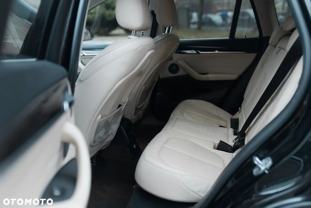 BMW X1 sDrive20i GPF xLine - 11