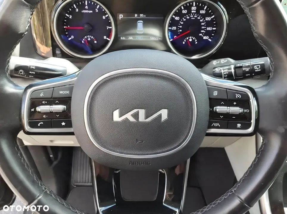 Kia Carnival - 11