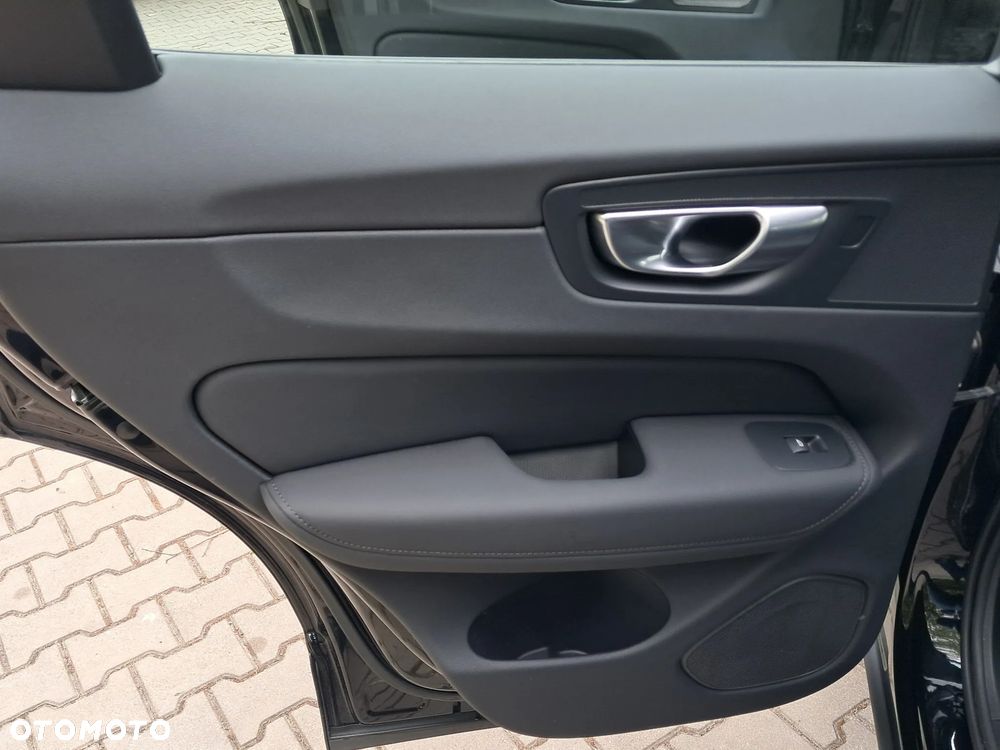 Volvo XC 60 B5 B AWD Plus Dark - 19