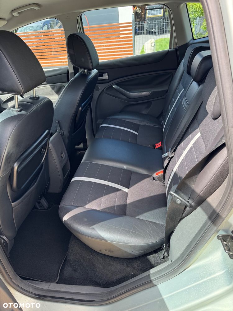 Ford Kuga 2.0 TDCi Titanium FWD - 12