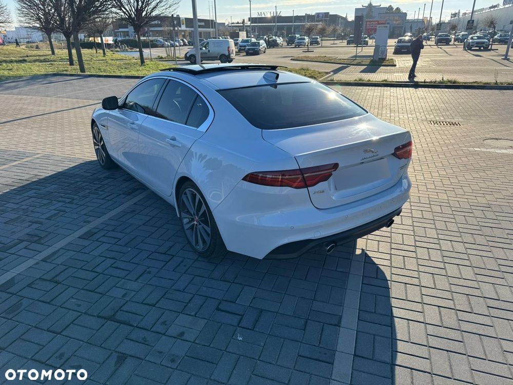 Jaguar XE - 21