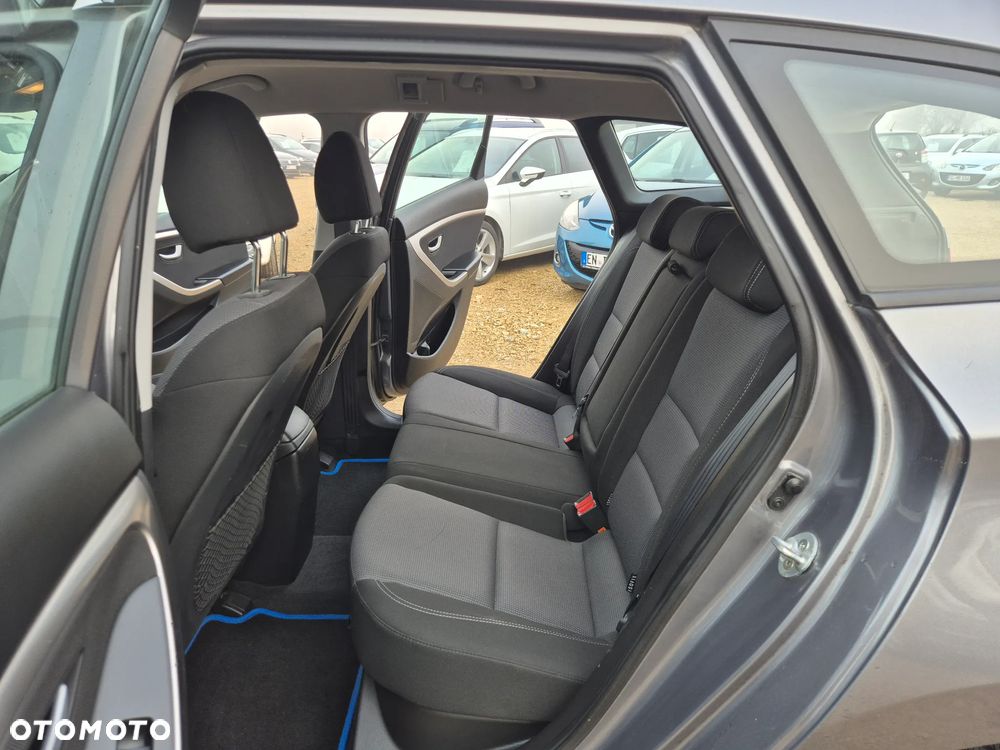 Hyundai i30 blue Kombi 1.6 CRDi Style - 6