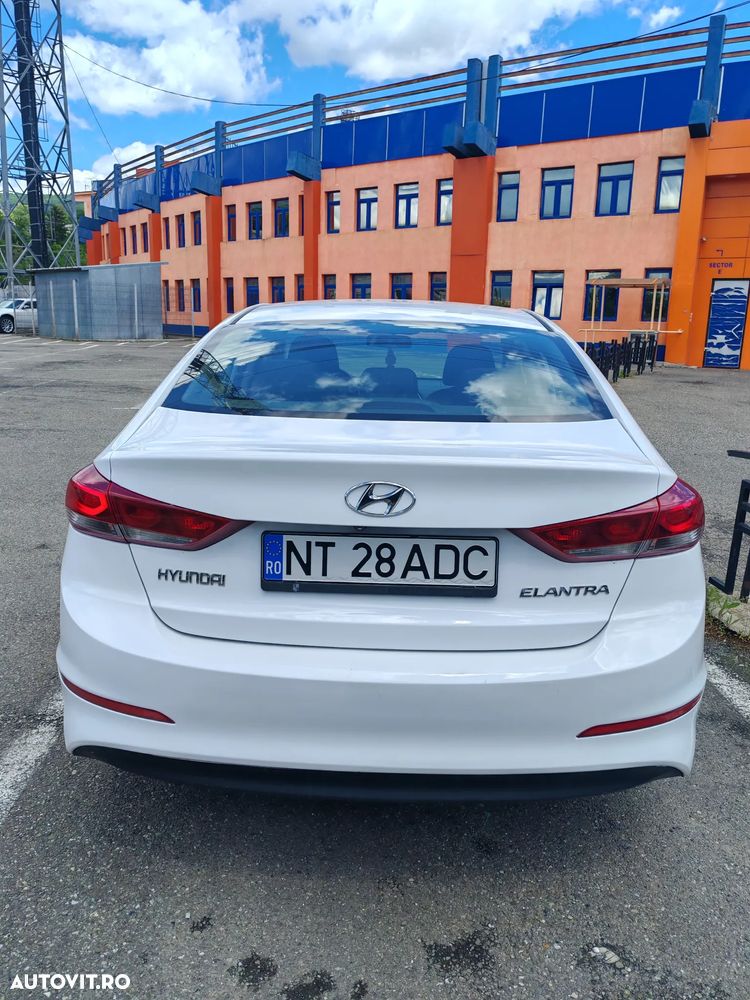 Hyundai Elantra 1.6 MPi Highway - 17