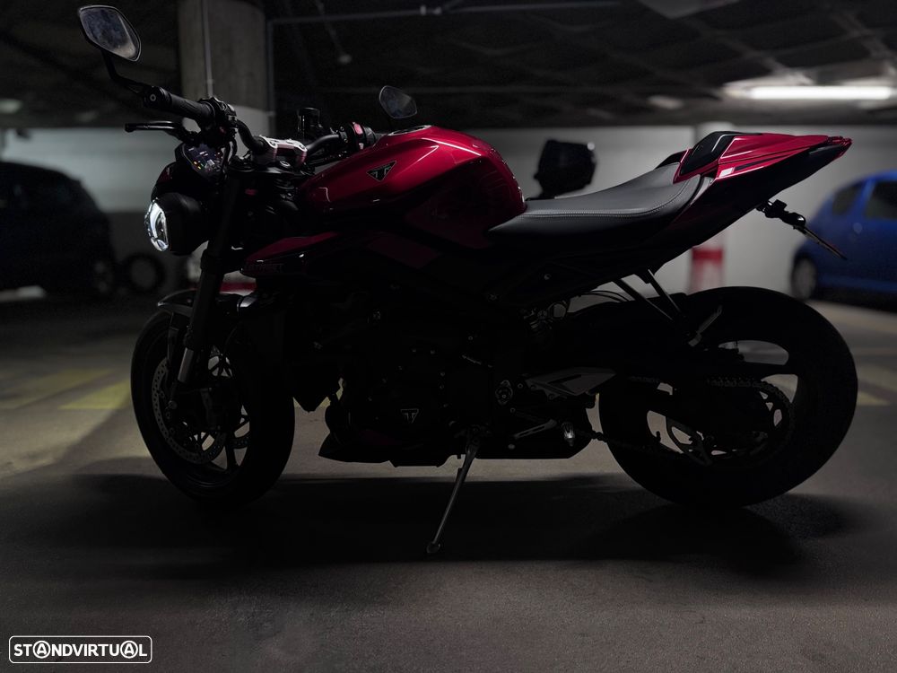 Triumph Street Triple - 1
