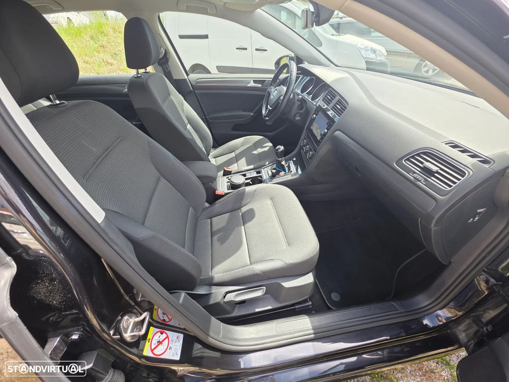 VW Golf Variant 1.6 TDi Confortline - 19