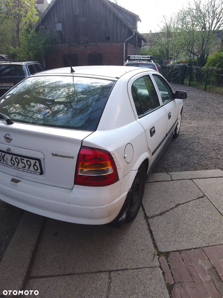 Opel Astra 1.4 - 11