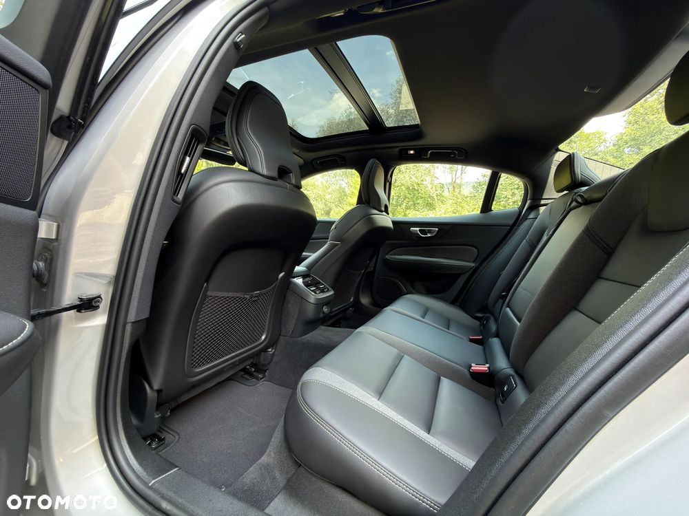 Volvo S60 B5 B AWD Ultimate Dark - 22