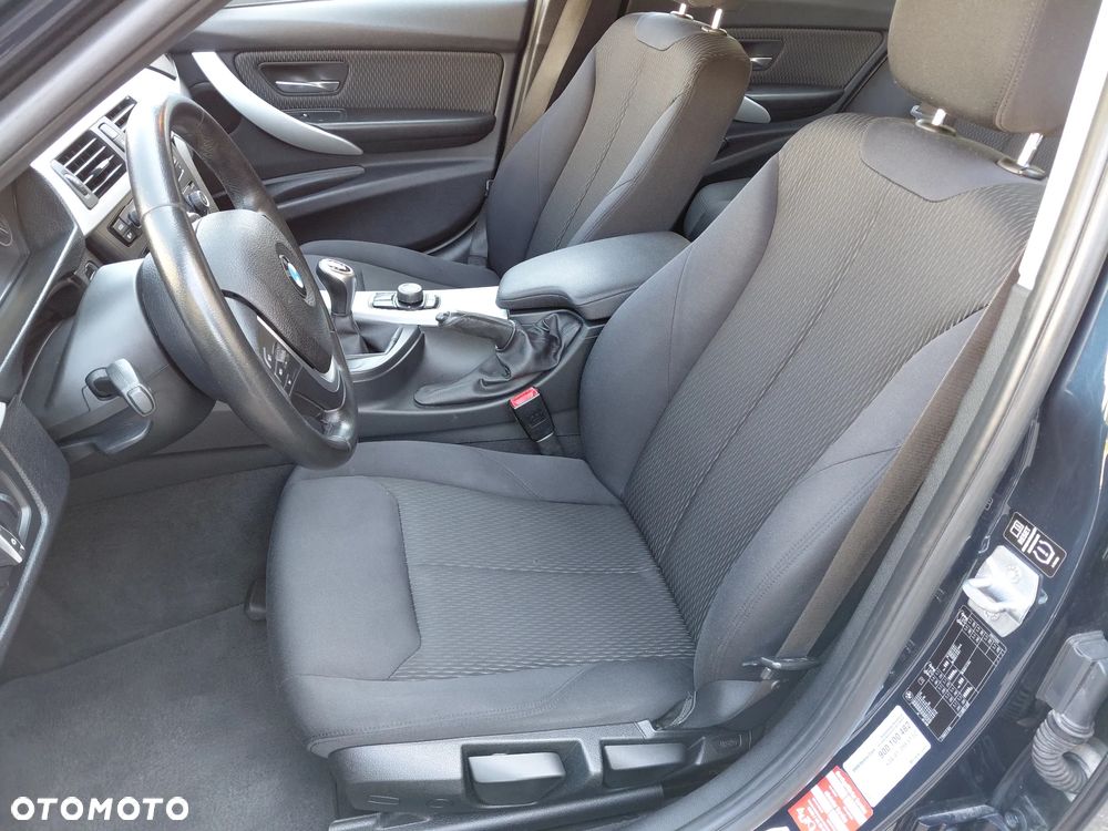 BMW Seria 3 318d Luxury Line EU6 - 12