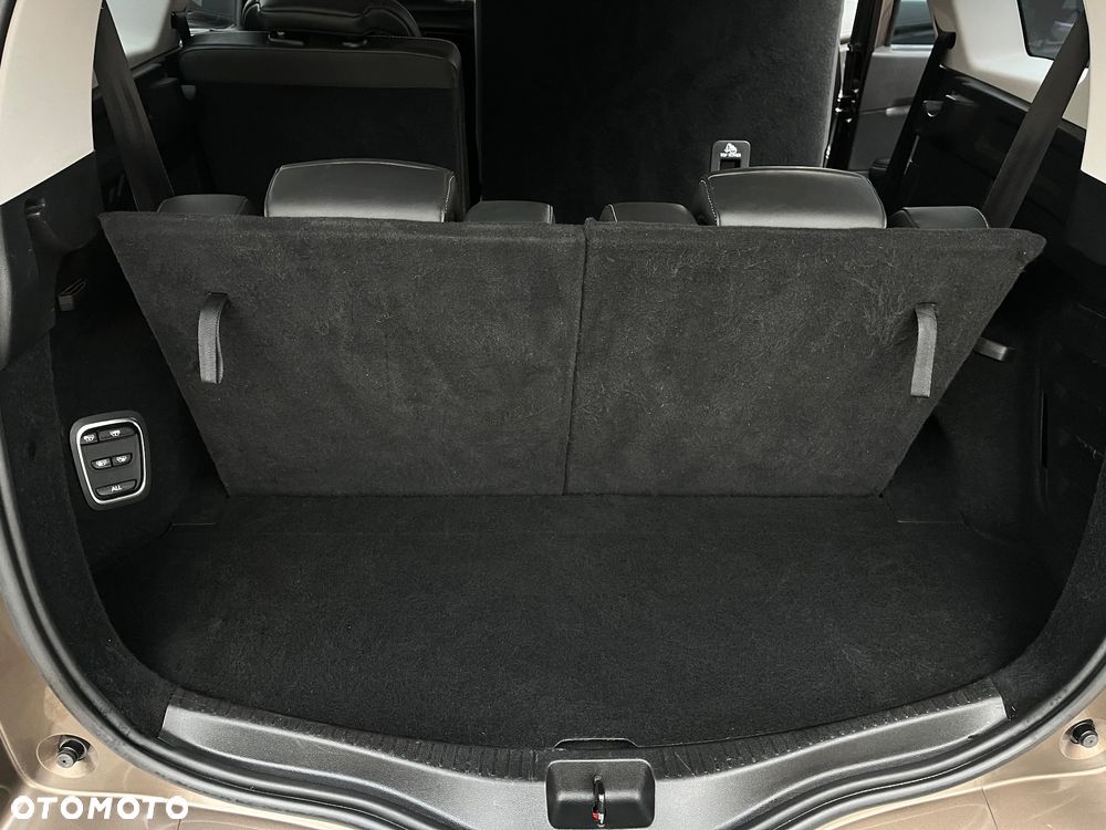 Renault Grand Scenic - 32