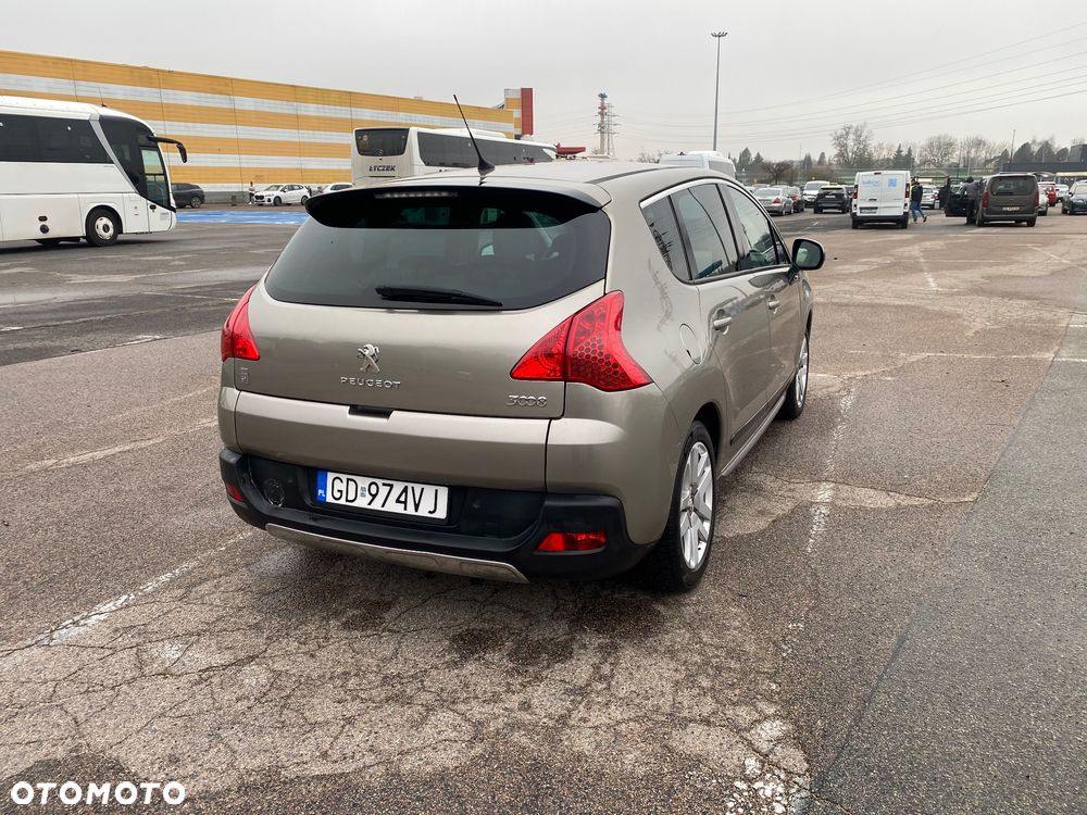 Peugeot 3008 2.0 HDi HYbrid4 - 7