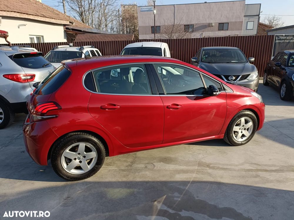 Peugeot 208 ver-puretech-110-stop-start-allure - 14