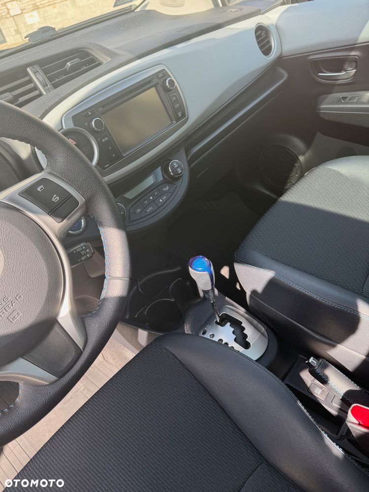 Toyota Yaris Hybrid 100 Dynamic - 9