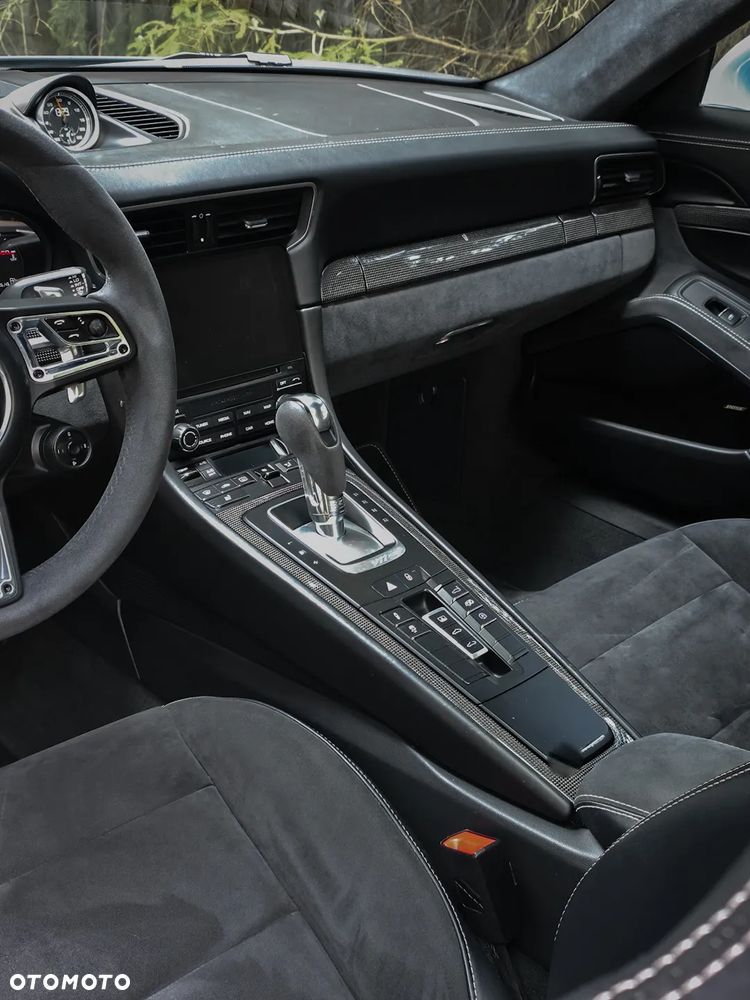 Porsche 911 Carrera 4 GTS PDK - 6